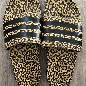 Adidis slides